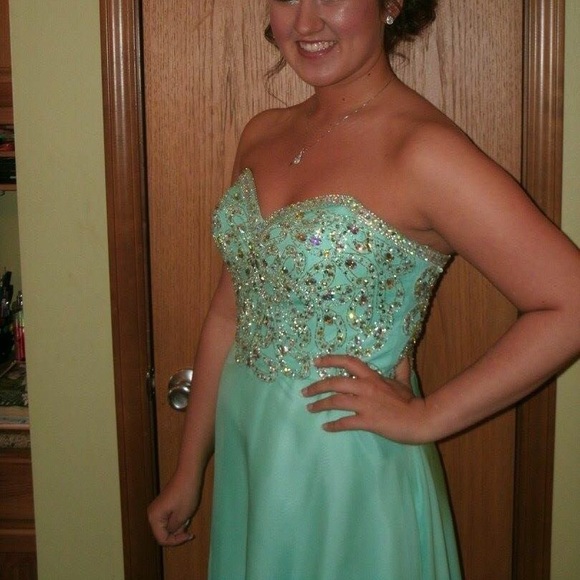 Prom Dress - Picture 2 of 5